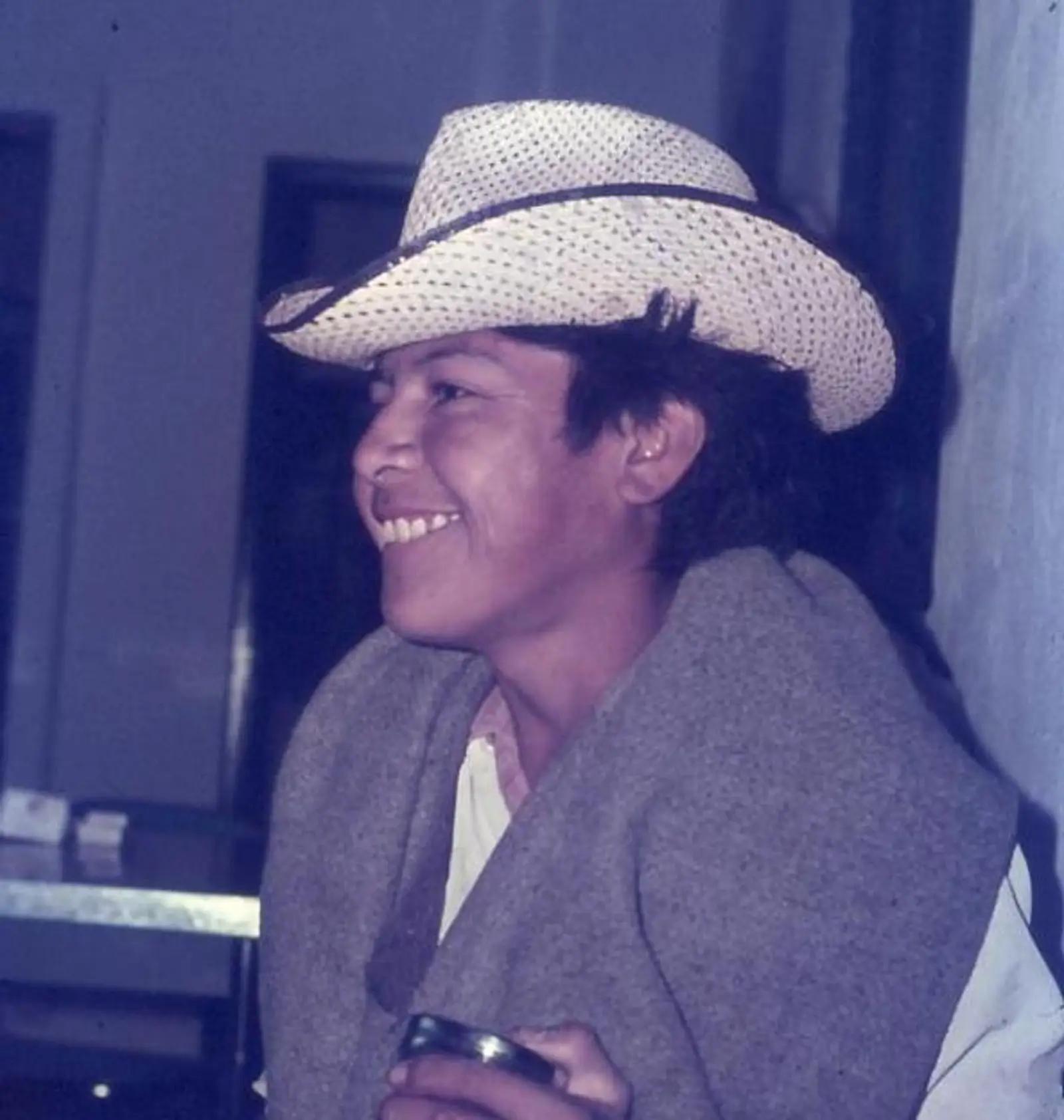 Et si ce sourire malicieux et rayonnant augurait une lueur d’espoir pour l’avenir de ce jeune musicien ?