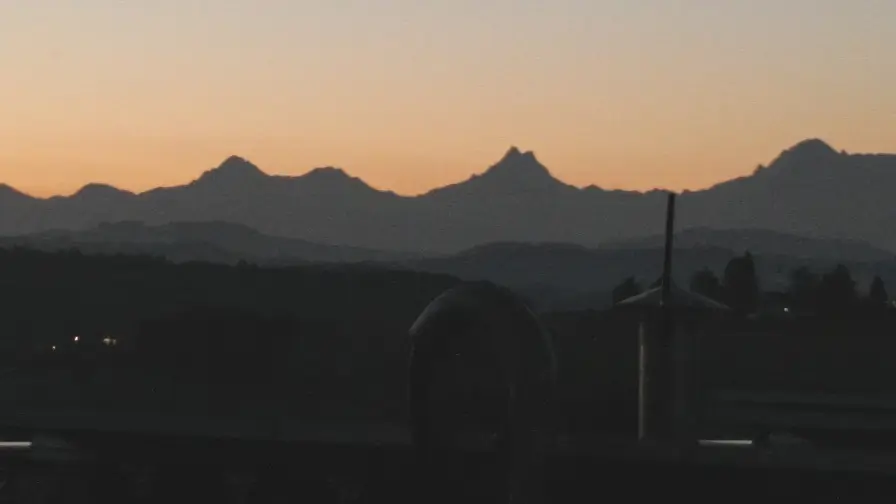 Silhouette des Alpes au crépuscule